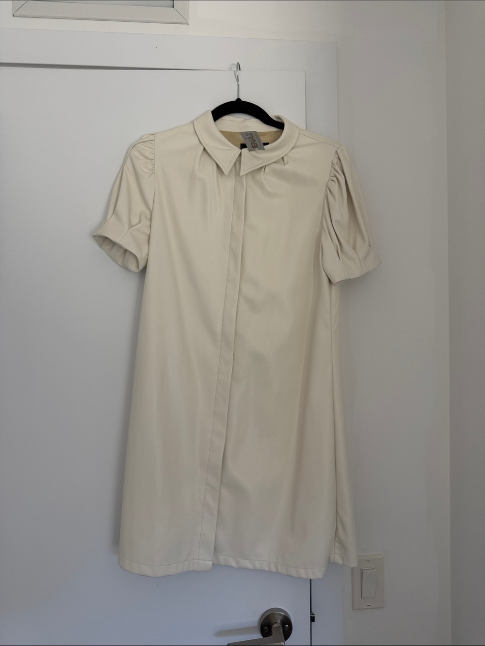 Dolce Cabo Cream Short-Sleeve Shift Dress with Peter Pan Collar